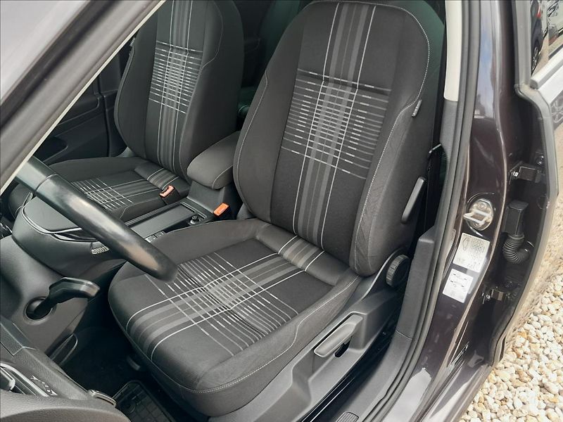 Volkswagen Golf VII 1,2 TSI 81kW LOUNGE - fotka 19 z 60