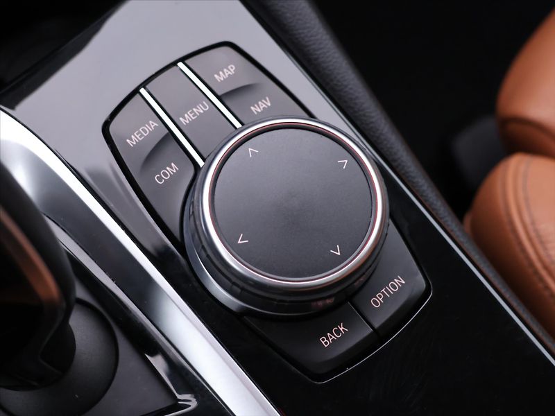 BMW Řada 5 2,0 520da 120kW Sport - fotka 29 z 38