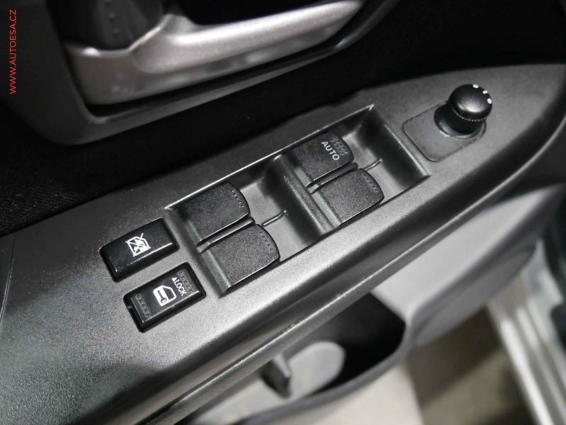 Suzuki SX4 (2007) 1.6i, ČR, AC, TZ - fotka 16 z 16