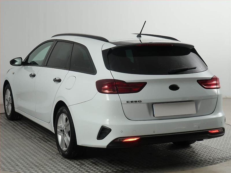 Kia Ceed (2021) 1.4 T-GDI, ČR,1.maj - fotka 4 z 18