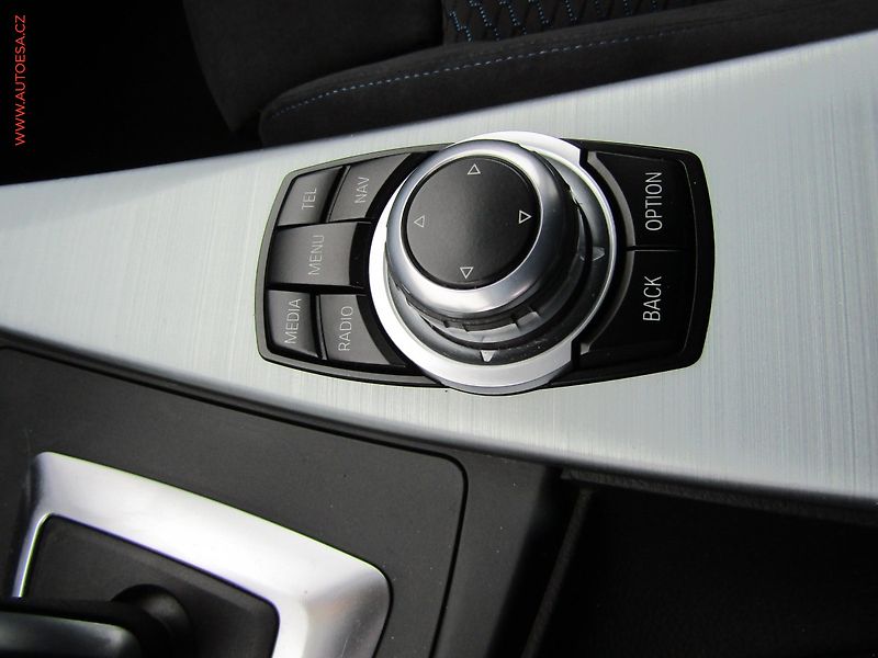BMW Řada 3 (2016) 2.0d 318d, M Paket, AT - fotka 19 z 21