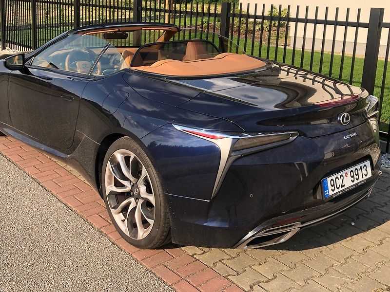 Lexus LC 500 (2021) - fotka 1 z 3