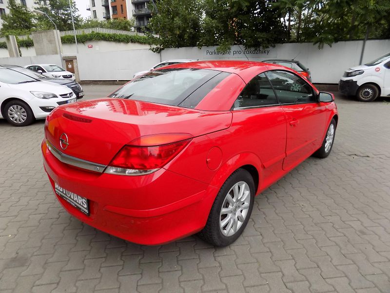 Opel Astra (2008) 1.8 16V - fotka 7 z 18