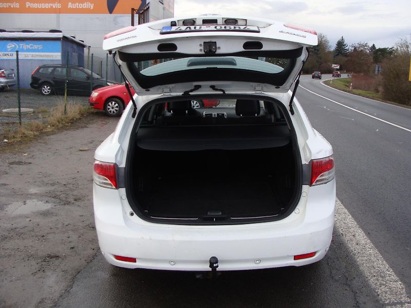 Toyota Avensis 2.0 D-4D, 93 kW,klima,p.kamera - fotka 11 z 30