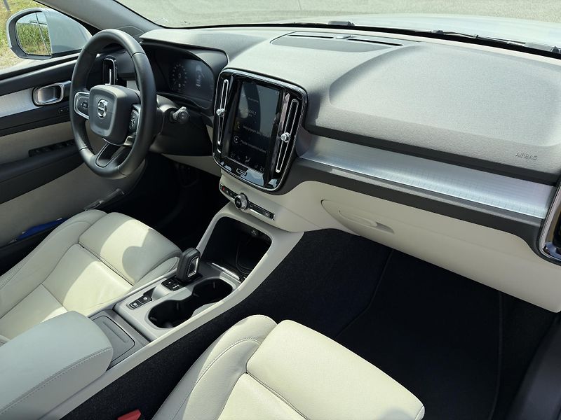 Volvo XC40 2.0 T4 4X4 360K KŮŽE ČR DPH! - fotka 40 z 45