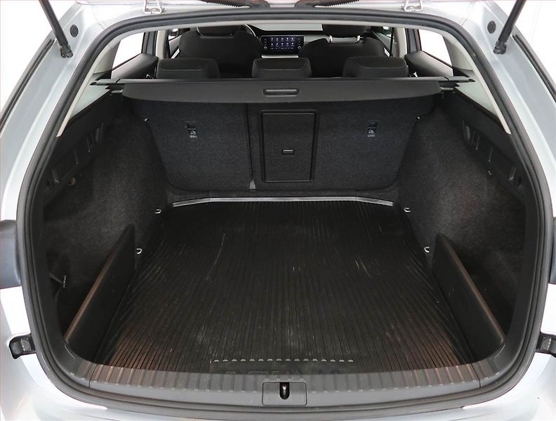 Škoda Octavia (2023) Ambition 2.0 TDI, ČR,1.maj - fotka 13 z 23