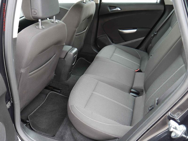 Opel Astra (2013) 1.4T, ČR, Klima - fotka 10 z 19