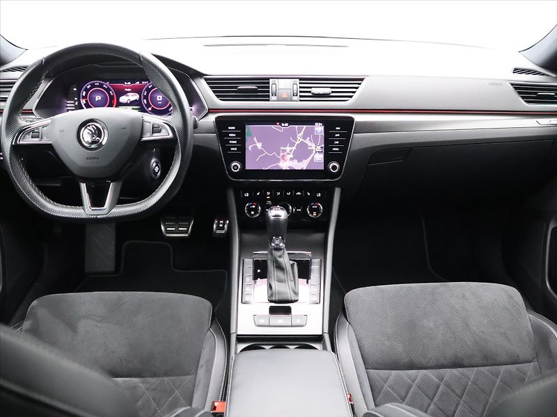 Škoda Superb 2.0 TSI 200kW DSG SportLine - fotka 34 z 42
