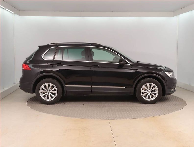 Volkswagen Tiguan (2020) Highline 2.0 TSI - fotka 6 z 17