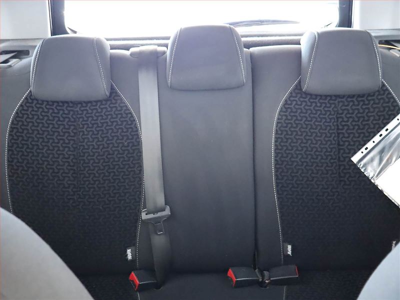 Citroën C3 (2010) 1.4 i, po STK, rezervace - fotka 10 z 15
