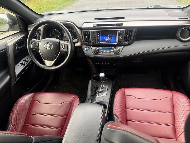 Toyota RAV4 Hybrid EXECUTIVE - fotka 11 z 16
