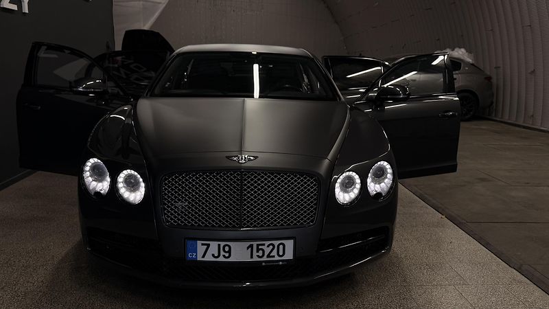 Bentley Flying Spur (2016) 6.0 W12,630PS-335KM/HOD,KRÁSNÝ - fotka 22 z 55