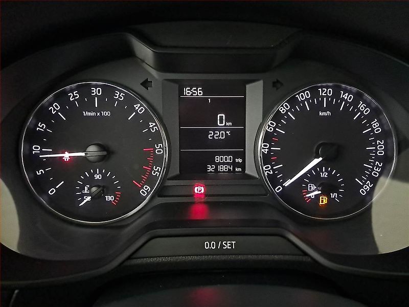 Škoda Octavia (2014) 1.6 TDI, Tempomat - fotka 11 z 16