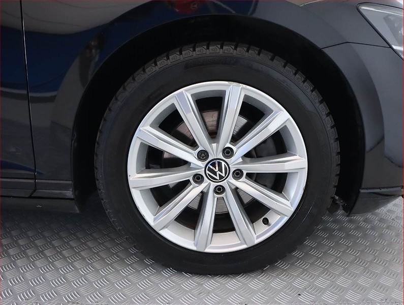 Volkswagen Passat (2023) 2.0 TDI - fotka 15 z 20