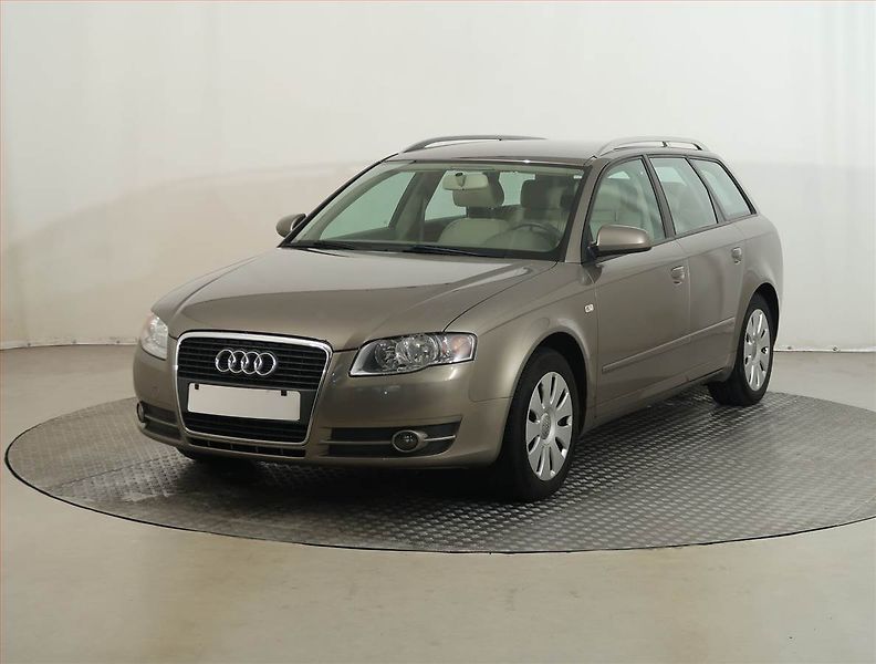 Audi A4 (2005) 2.0, po STK, Tažné, rezervace - fotka 2 z 13