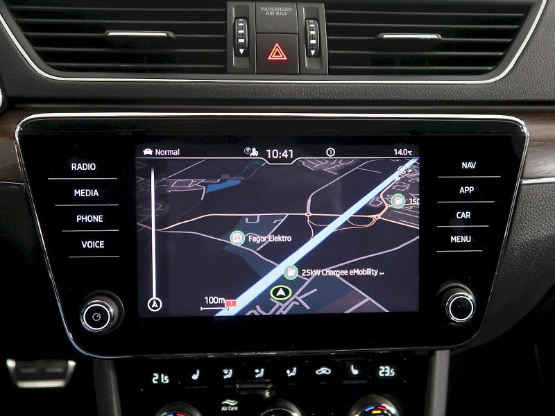 Škoda Superb (2021) SCOUT 2.0TDI 147KW DSG 4x4 - fotka 26 z 39