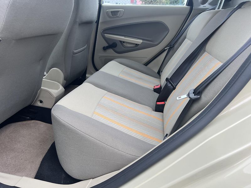Ford Fiesta 1.25i KLIMATIZACE KOUPENO V ČR - fotka 22 z 36