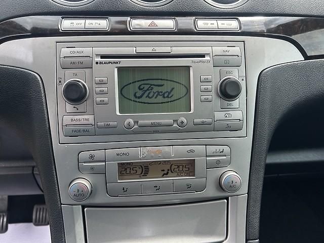 Ford Galaxy 2,0TDCi Ghia 7míst - fotka 26 z 54
