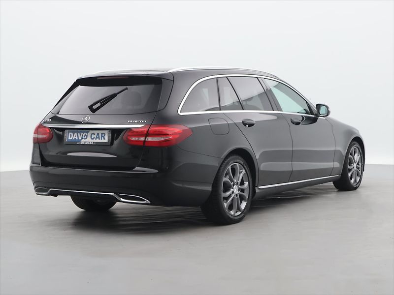 Mercedes-Benz Třídy C 1,6 BlueTec 100kW - fotka 6 z 36