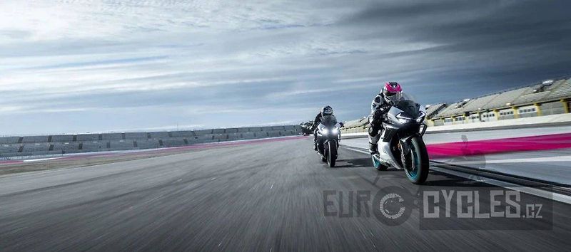 CFMOTO (2026) 675 SR-R - fotka 10 z 18