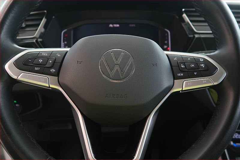 Volkswagen Touran (2023) 2.0 TDI - fotka 14 z 16