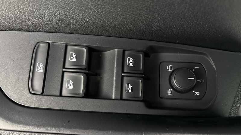 Škoda Karoq 2.0 TDI DSG 4x4 Style Exclusiv - fotka 21 z 29