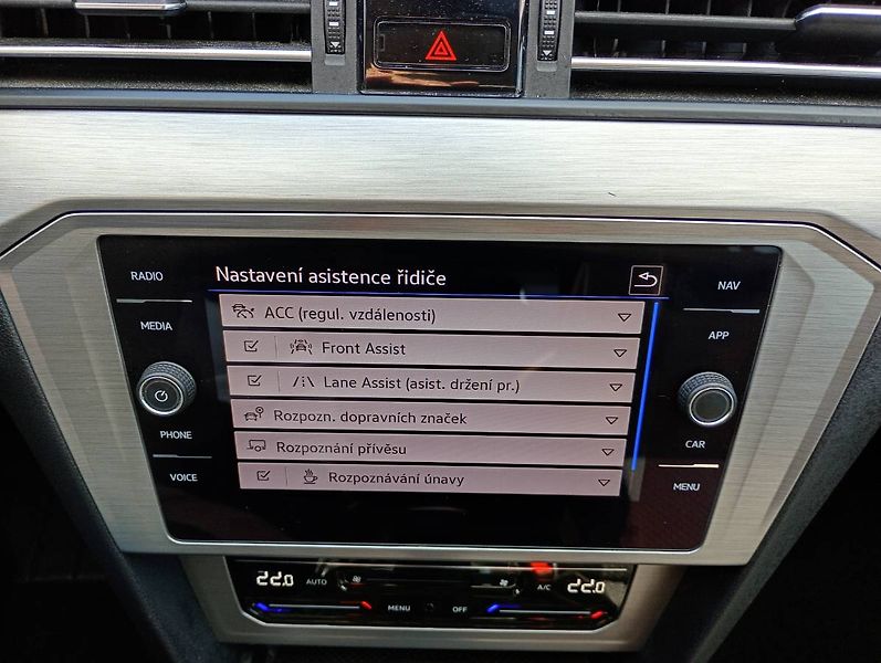 Volkswagen Passat (2021) 2.0 TDI, 110 kW tažné LED manu - fotka 14 z 26