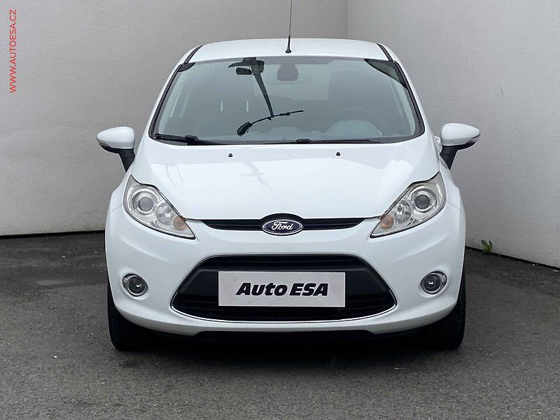 Ford Fiesta (2011) 1.4i, Titanium, park. čidla - fotka 2 z 15