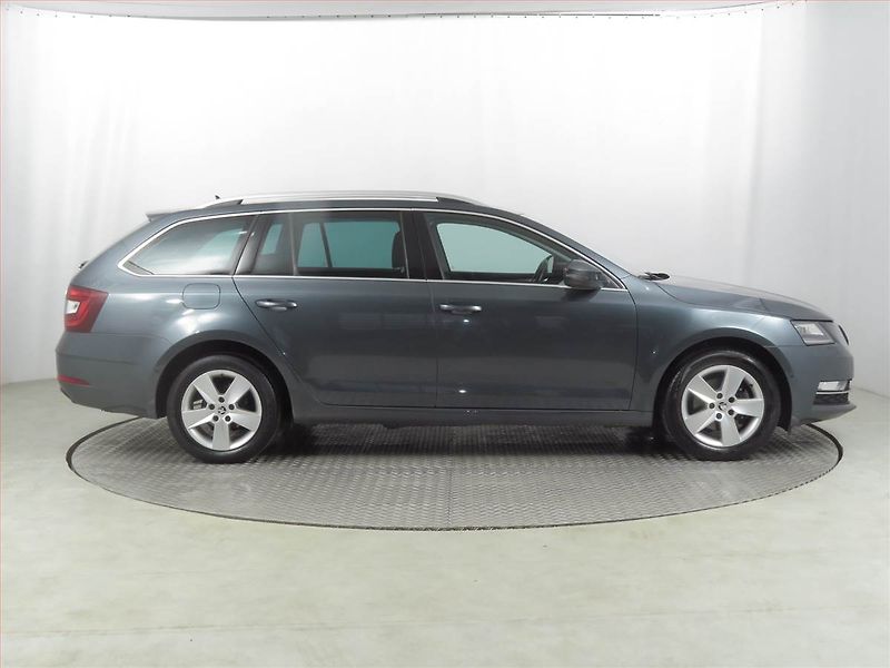 Škoda Octavia (2019) 2.0 TDI, Automat, Navi - fotka 6 z 19