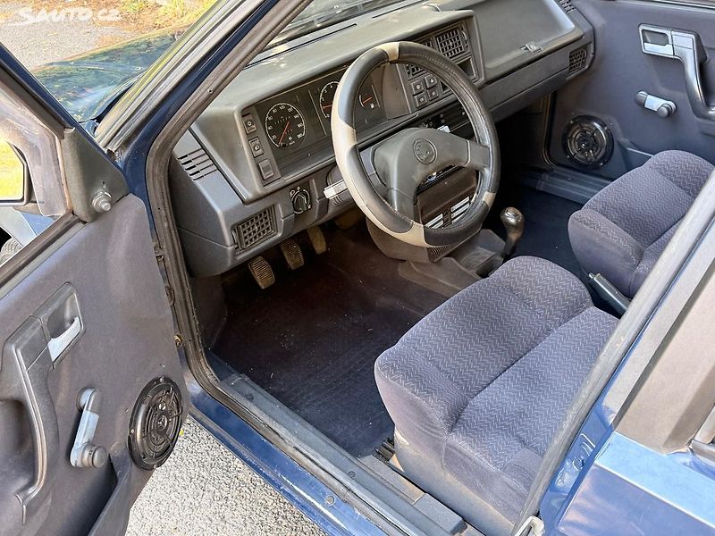 Škoda Favorit 135GLX 85t.Km První Majitel - fotka 13 z 19