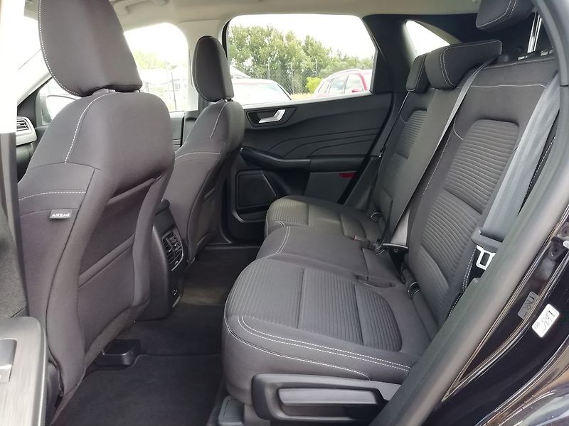 Ford Kuga Titanium 2,5 HEV 4WD  140kW - fotka 6 z 18