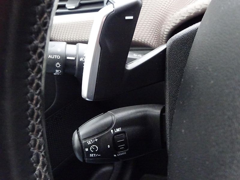 Peugeot 2008 1.2 VTi Allure AUTOMAT SERVIS - fotka 18 z 34