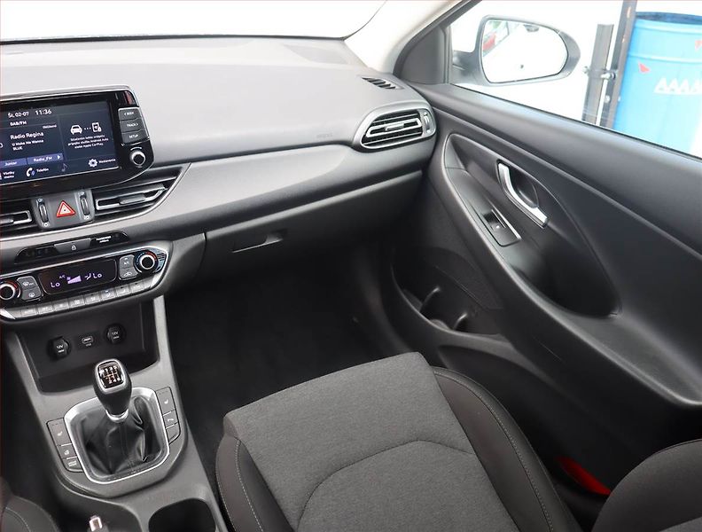 Hyundai i30 (2022) Family 1.5 T-GDI MHEV - fotka 8 z 15
