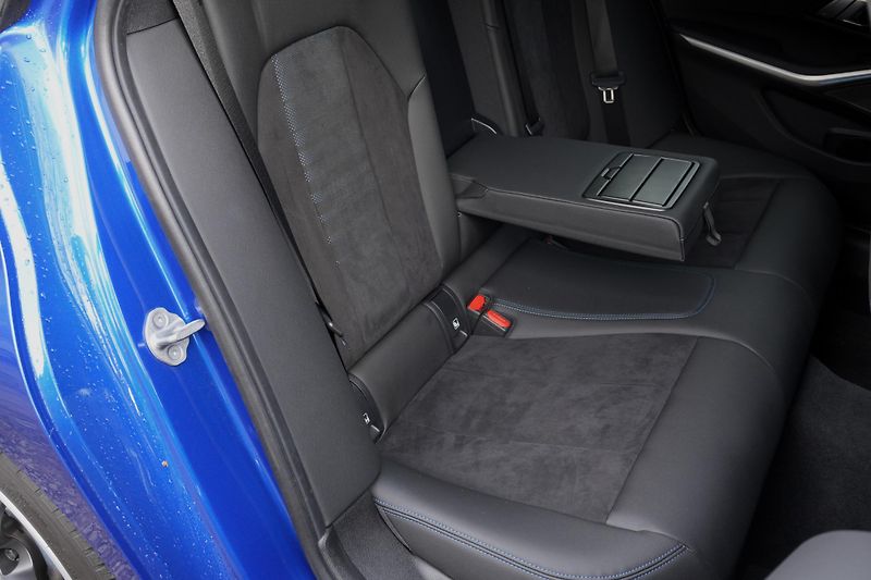 BMW Řada 3 M340i xD,Tažné, H/K, 360°, ACC - fotka 35 z 36