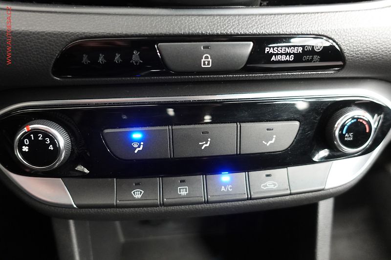 Hyundai i30 (2019) 1.6CRDi Fastback, ČR - fotka 19 z 22