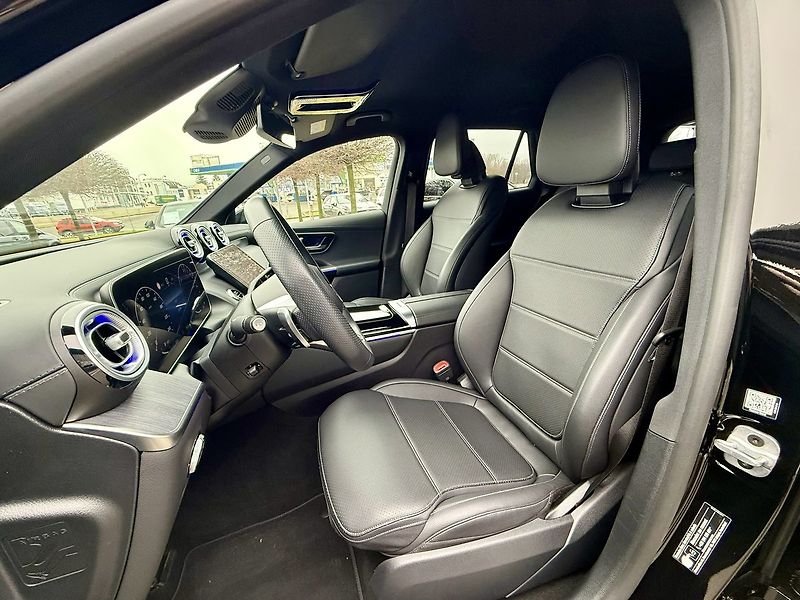 Mercedes-Benz GLC (2023) 300 e 4MATIC SUV - fotka 26 z 48