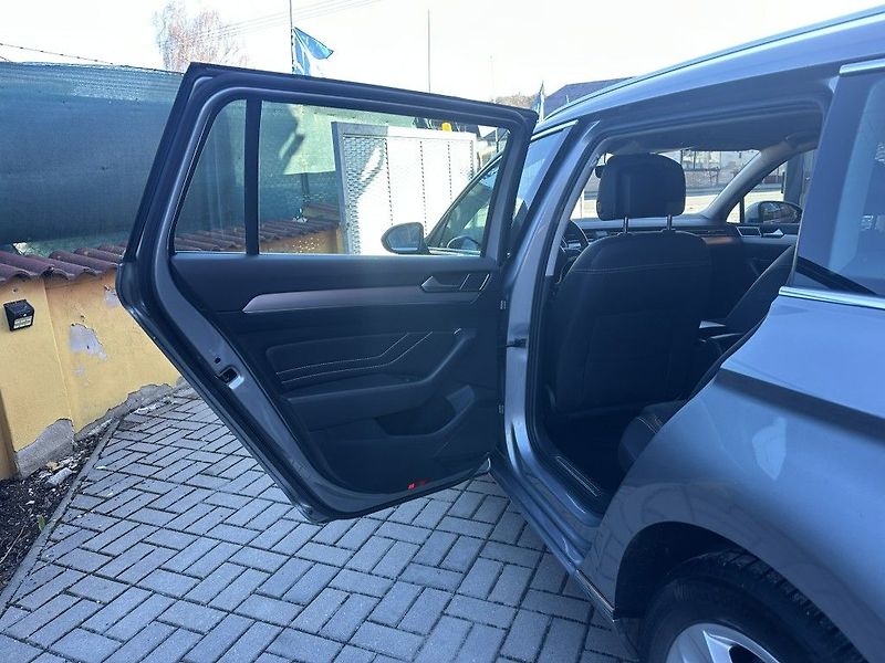 Volkswagen Passat 2.0 TDi 110kW serviska - fotka 22 z 28