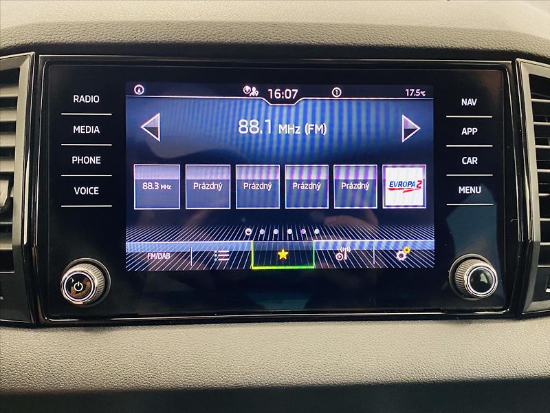 Škoda Karoq 1,5 TSI 110kW DSG Selection - fotka 12 z 26