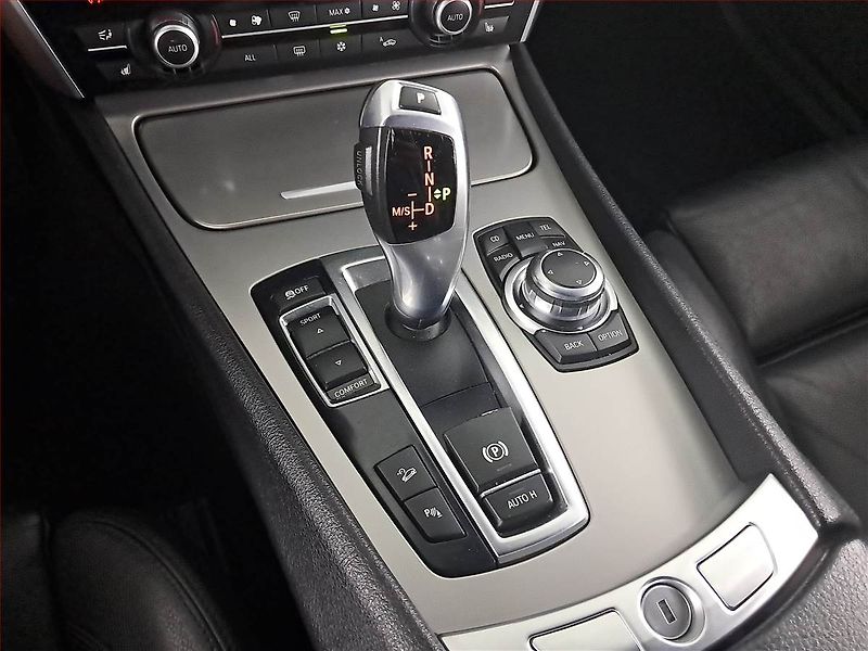 BMW Řada 5 (2012) 530d xDrive GT, 4X4, Automat - fotka 13 z 24