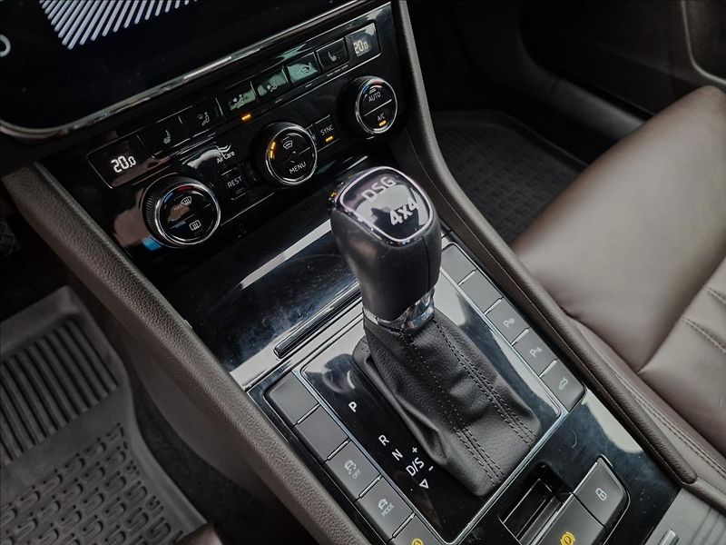 Škoda Superb 2.0TDI 140kW L&K 4x4 DSG, ČR - fotka 34 z 50