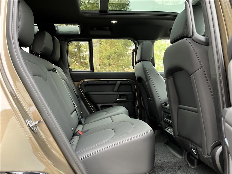 Land Rover Defender (2026) 110 D250 X-DYNAMIC SE - fotka 30 z 32