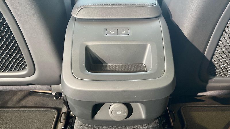 Volvo V60 (2026) PLUS DARK, B4, 145+10 kW / 197 - fotka 13 z 14