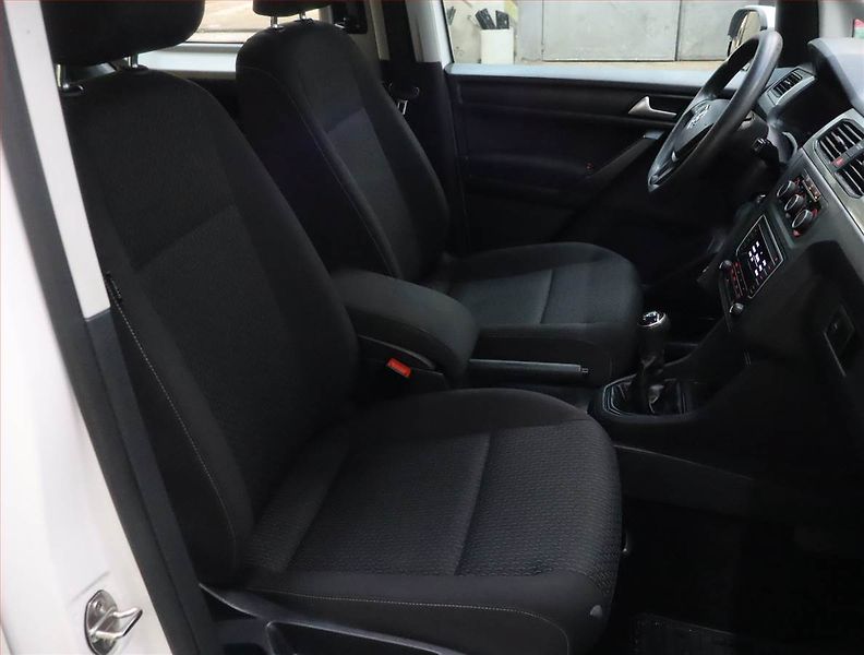Volkswagen Caddy (2016) 2.0 TDI, 5Míst, ČR - fotka 9 z 16