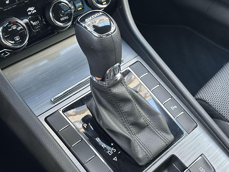 Škoda Superb (2023) 1.5 TSI DSG Style - fotka 16 z 30