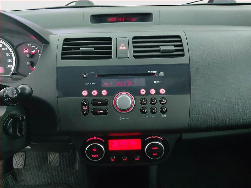 Suzuki Swift (2010) 1.3, Serv.kniha, po STK - fotka 12 z 16