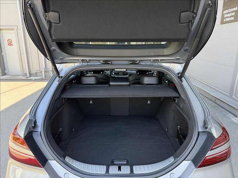 Genesis G70 2,0 T AWD  SB Sport Panorama - fotka 22 z 25