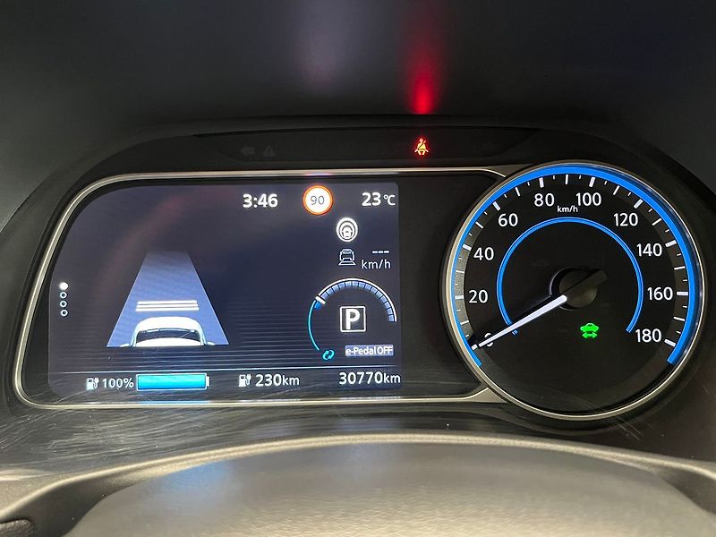 Nissan Leaf N-Connecta, 110 kW, 40kWh - fotka 61 z 72