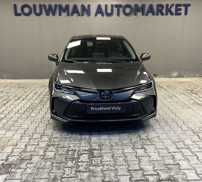 Toyota Corolla 1,8 Hybrid AT Comfort - fotka 13 z 16