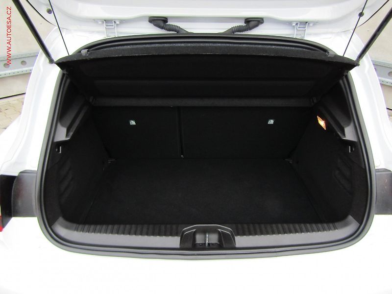 Renault Clio (2023) 1.0 TCe, ČR, LED, navi - fotka 7 z 20