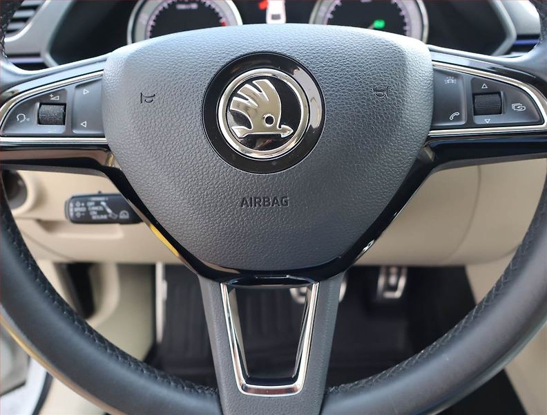 Škoda Superb (2017) Laurin&Klement 2.0 TSI - fotka 22 z 24